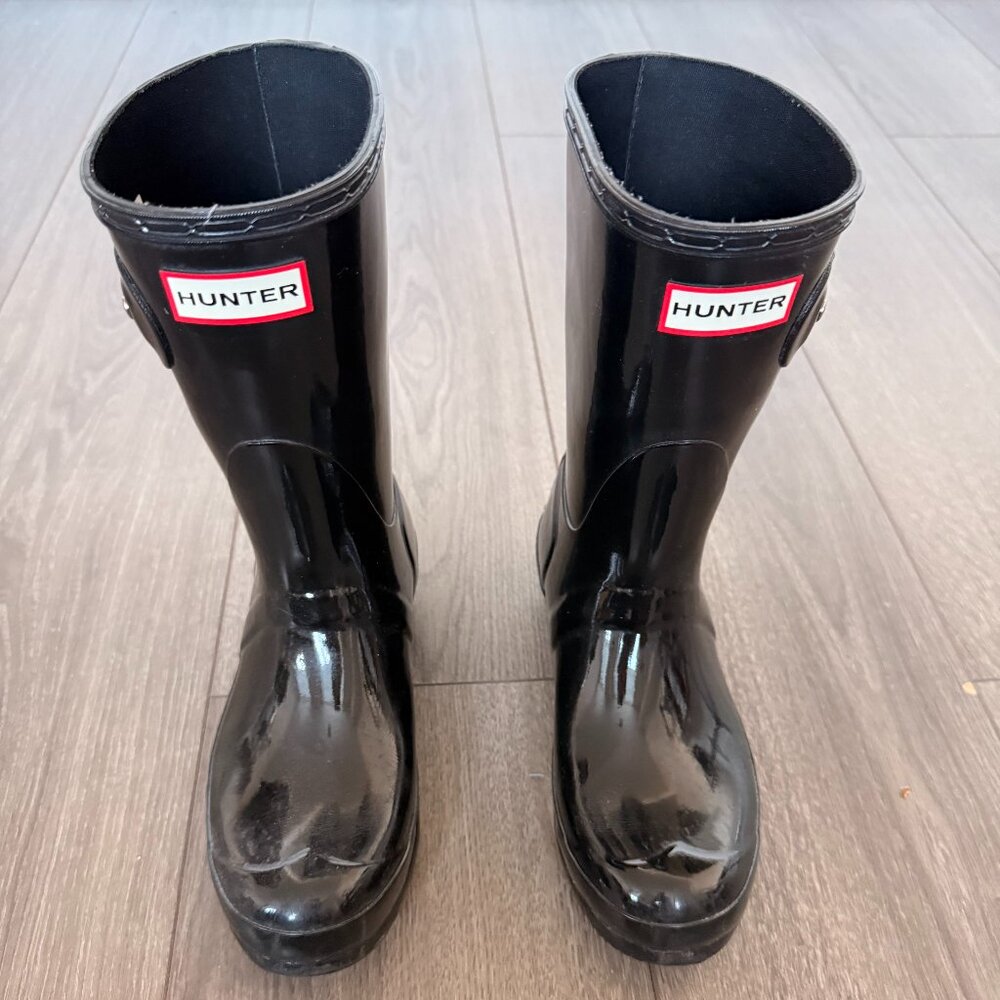 Hunter Short Gloss Rain Boots, Size 6, Black